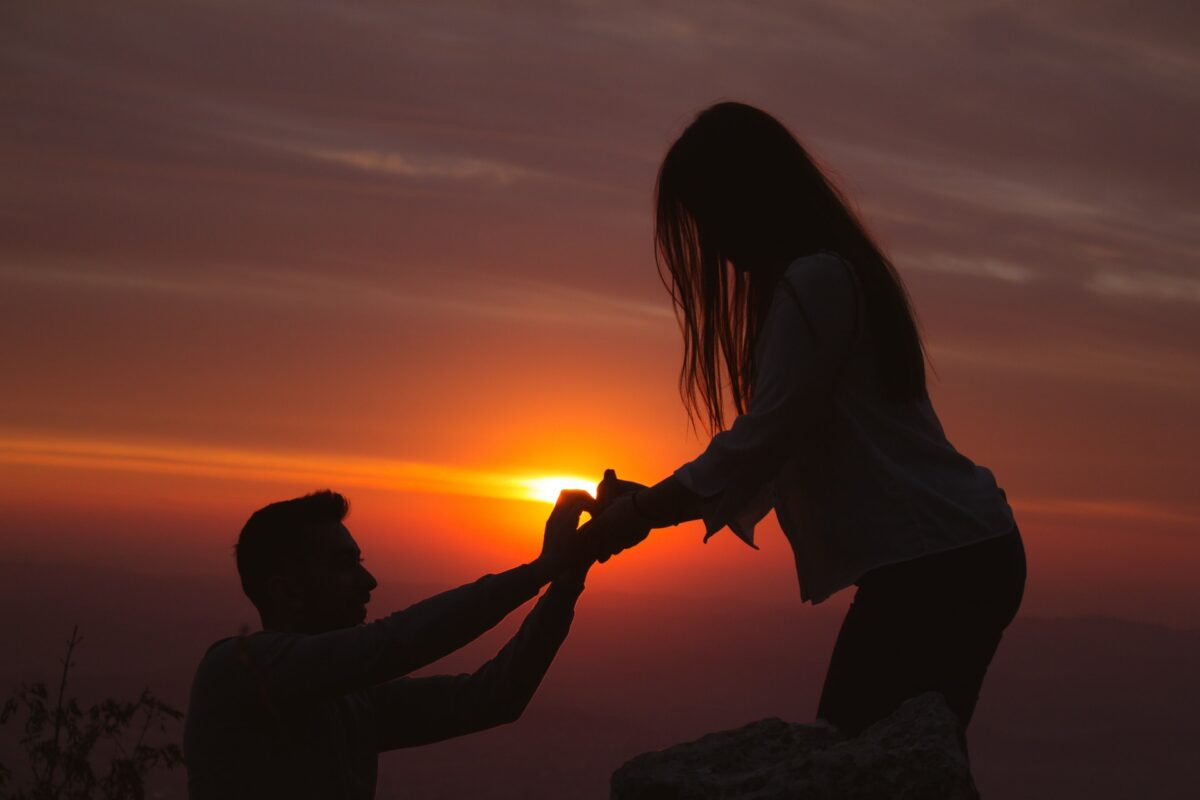 Romantic And Creative Proposal Ideas To Surprise your Bae With 